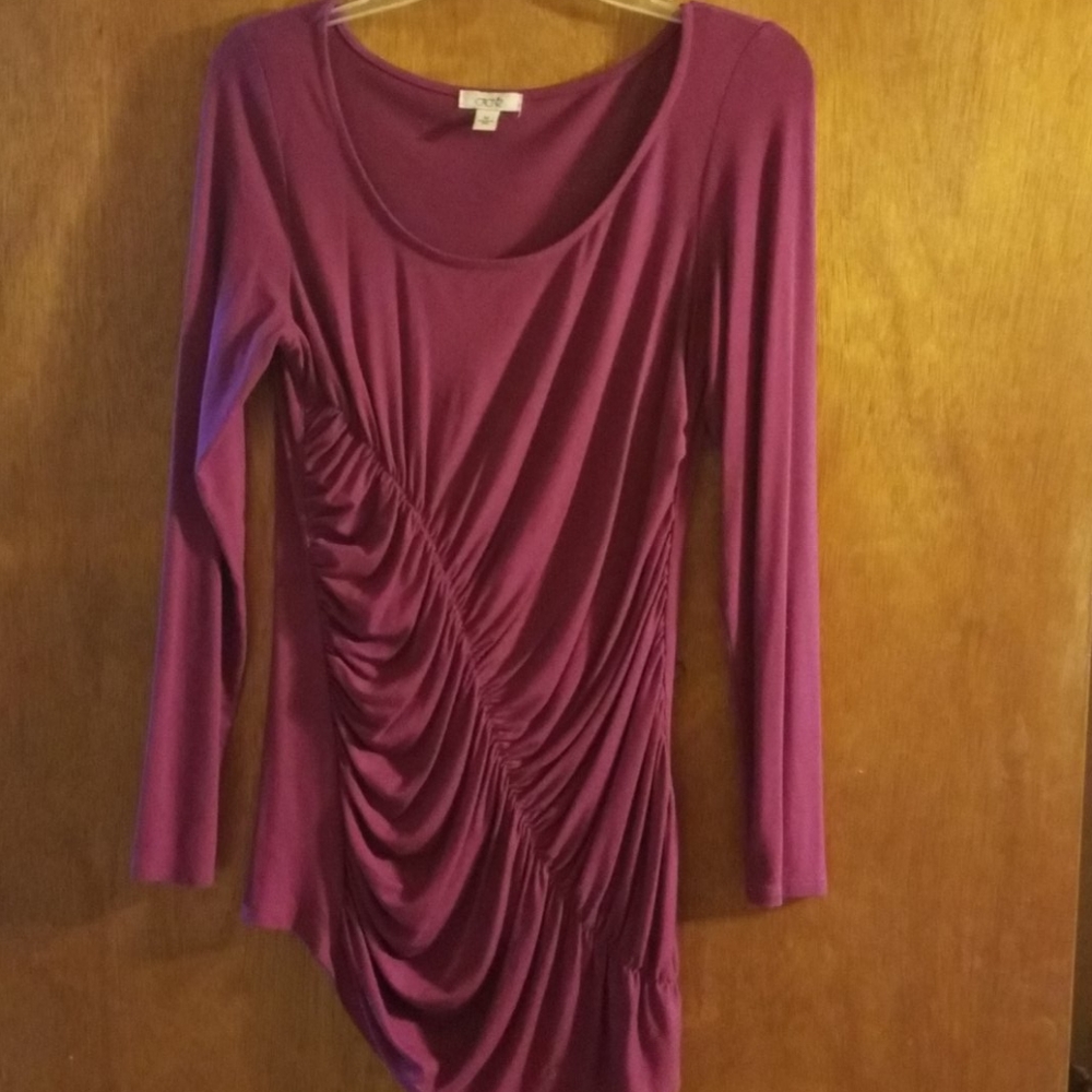 Cach'e vivid purplish red color,( Fuchsia )